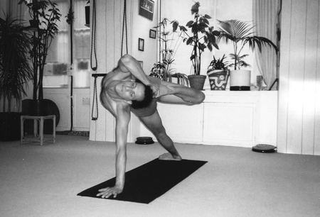 Yoga classes in Nice - Centre Nataraja - Postures - Kapinjalasana