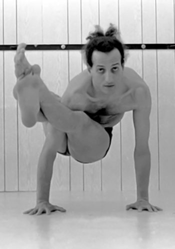 Centre Nataraja - Ecole de Yoga a Nice - Astavakrasana