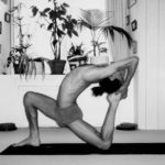 Cours de yoga à Nice - Centre Nataraja - Postures - Ekapadarajakapotanasana (variante)