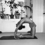 Cours de yoga à Nice - Centre Nataraja - Postures - Kapotasana (variante)