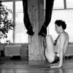 Cours de yoga à Nice - Centre Nataraja - Postures - Tolasana